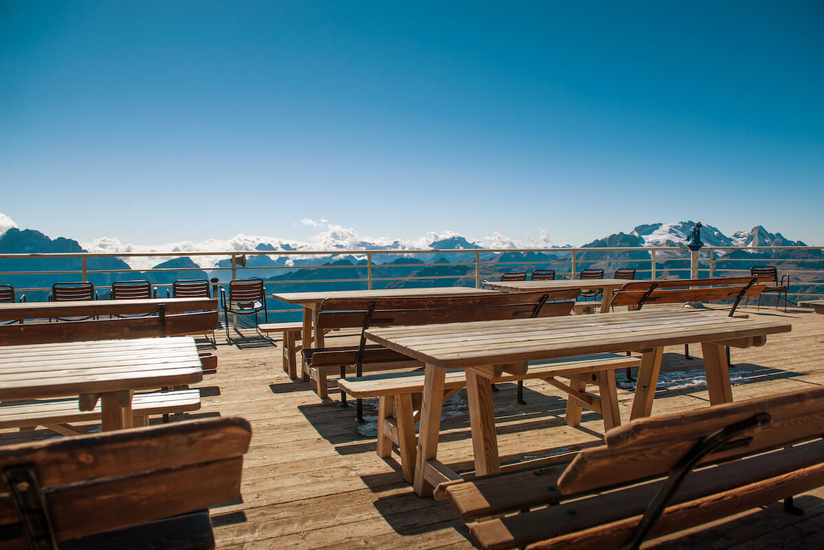 Die Terrasse der Lagazuoi Hütte am Lagazuoi Die Terrasse der Lagazuoi Hütte am Lagazuoi