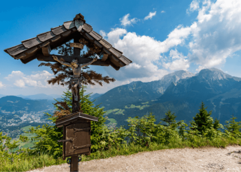 Grünstein im Bergportrait