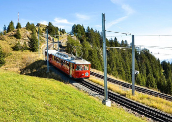 Mit der Bahn in die Berge fahren Mit der Bahn in die Berge fahren