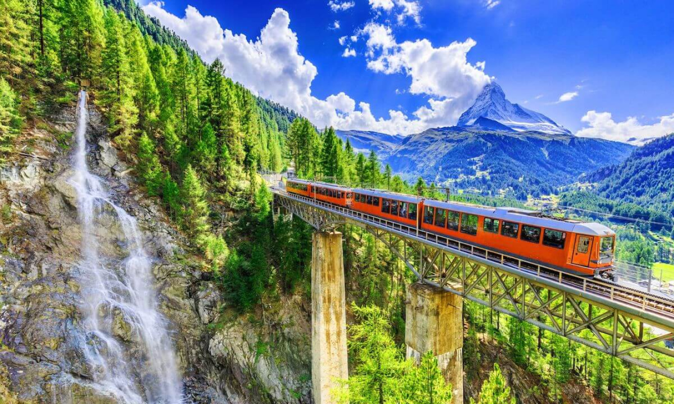 Aktivitäten und der Tourismus auf den höchsten Bergen Europas Aktivitäten und der Tourismus auf den höchsten Bergen Europas