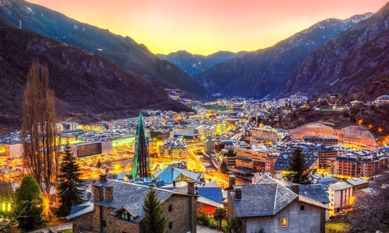 Der Kleinstaat Andorra im Herzen der Pyrenäen Der Kleinstaat Andorra im Herzen der Pyrenäen