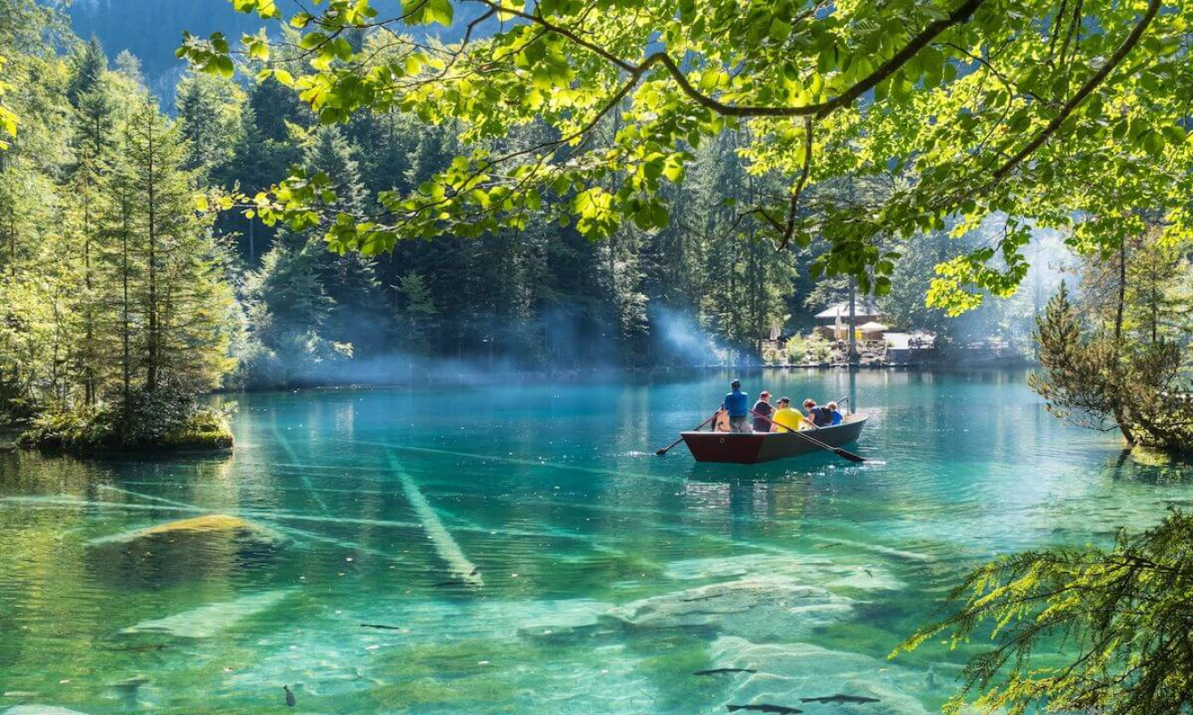 Der kleine magische Blausee im Berner Oberland Der kleine magische Blausee im Berner Oberland
