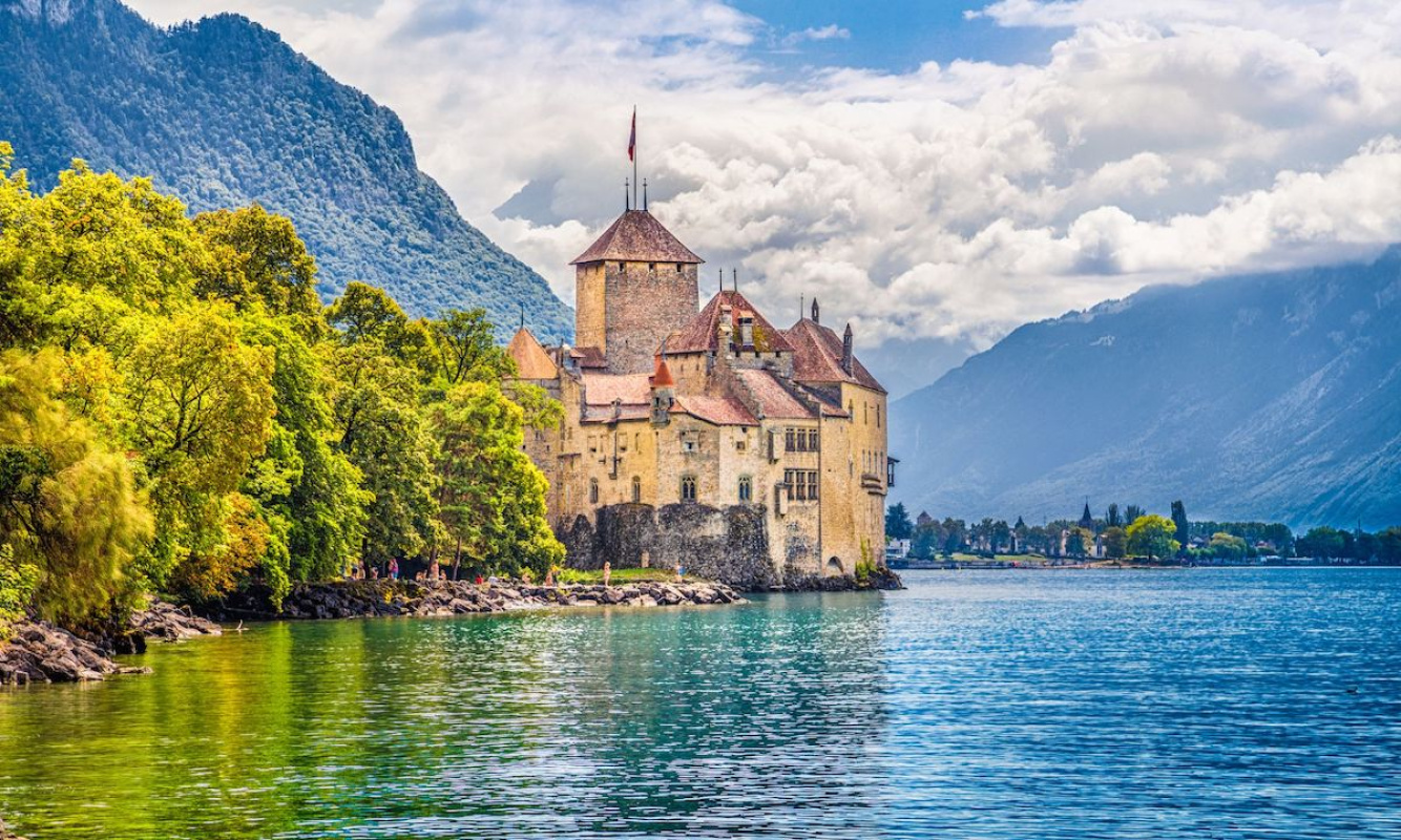 Das mystische Château de Chillon am Genfersee Das mystische Château de Chillon am Genfersee