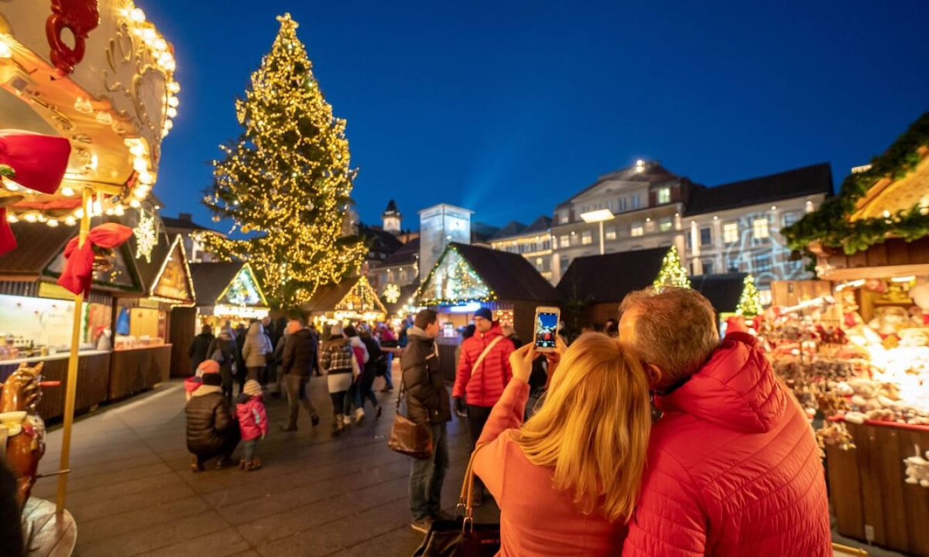 Christkindlmarkt am Grazer Hauptplatz Christkindlmarkt am Grazer Hauptplatz