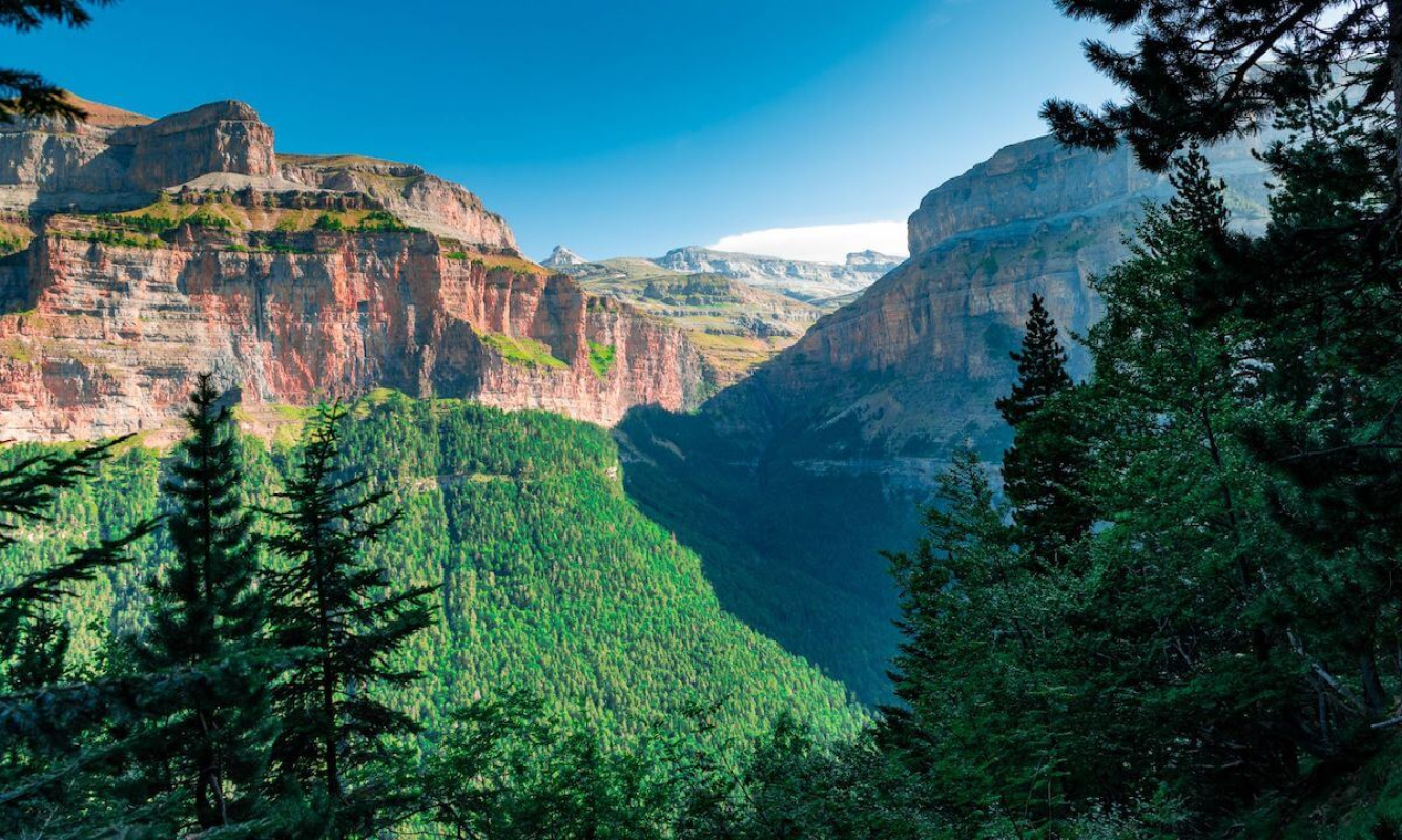 Der Ordesa und Monte Perdido Nationalpark in den Pyrenäen Der Ordesa und Monte Perdido Nationalpark in den Pyrenäen