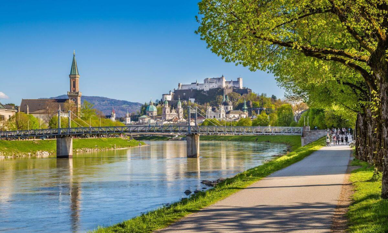 Die Salzach auf ihrem Weg durch Salzburg Die Salzach auf ihrem Weg durch Salzburg