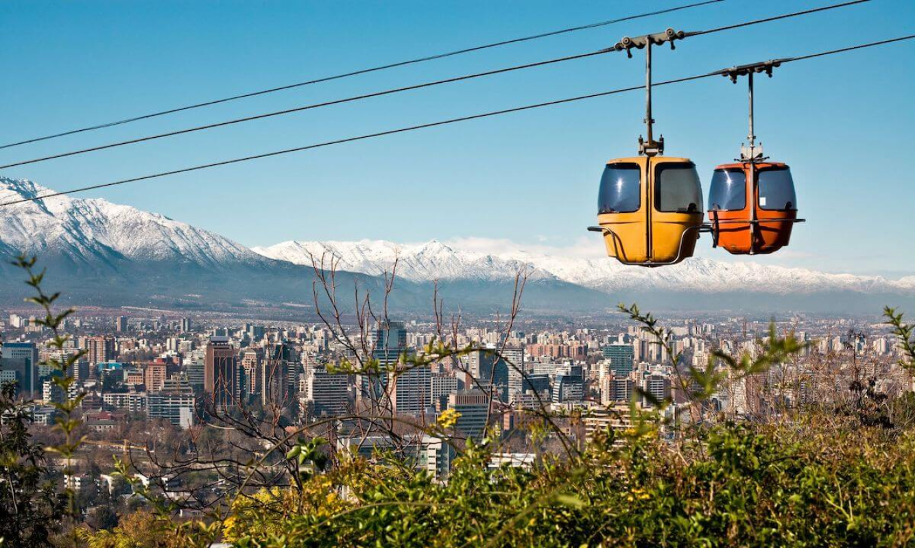 Die markante Drahtseilbahn am Cerro San Cristóbal Die markante Drahtseilbahn am Cerro San Cristóbal