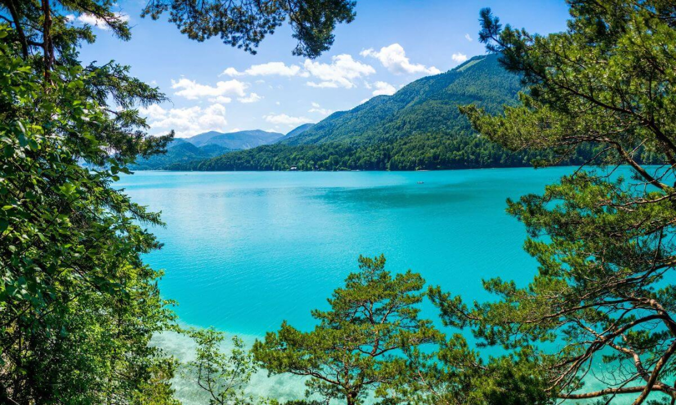 Der zauberhafte Fuschlsee im Salzkammergut Der zauberhafte Fuschlsee im Salzkammergut