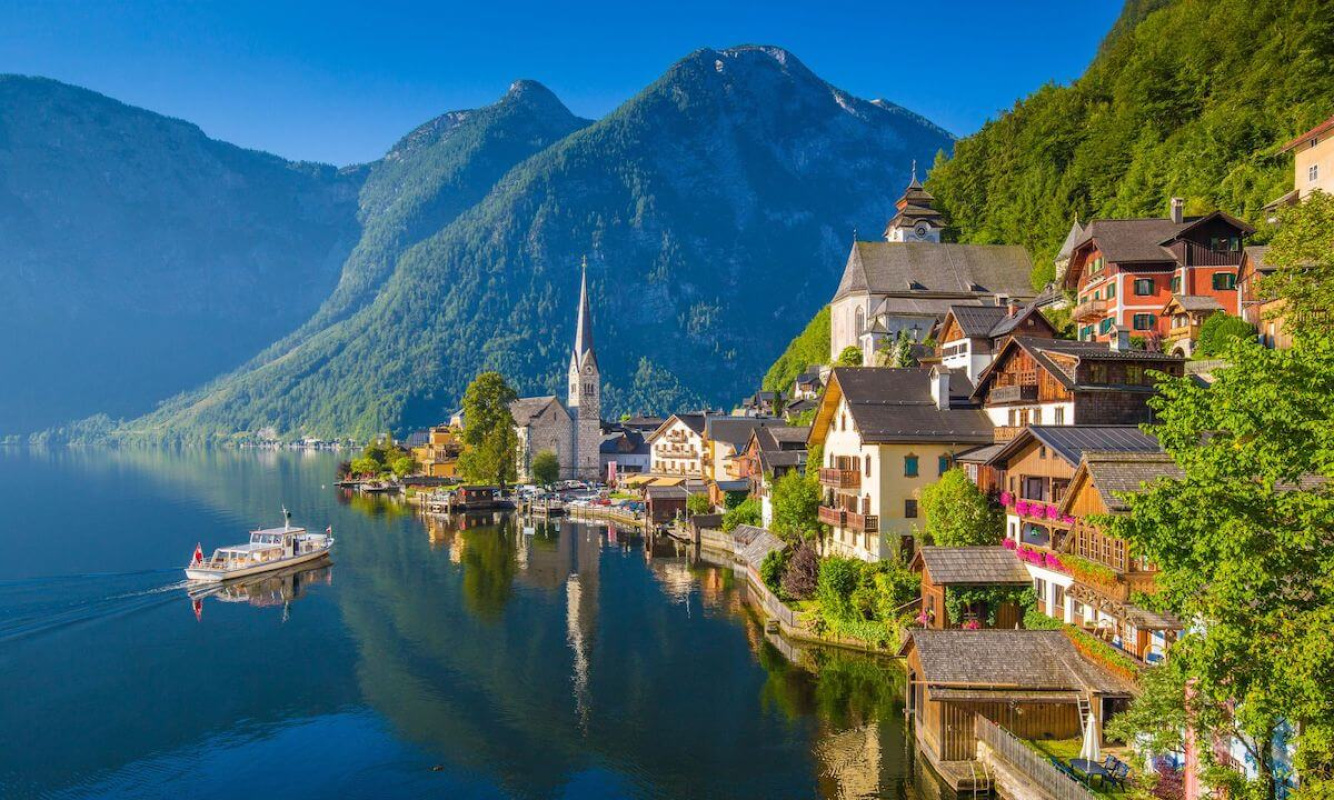 Der zauberhafte Ort Hallstatt im Salzkammergut Der zauberhafte Ort Hallstatt im Salzkammergut