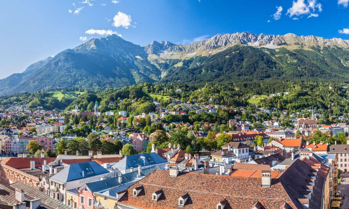 Innsbruck - Nur eine von vielen schönen Städten in den Alpen Innsbruck - Nur eine von vielen schönen Städten in den Alpen