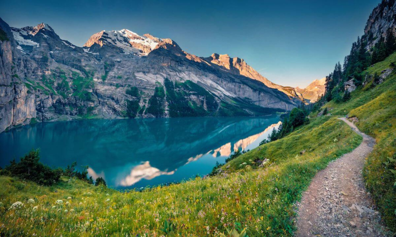 Einer der schönsten Bergseen der Alpen - Der Oeschinensee Einer der schönsten Bergseen der Alpen - Der Oeschinensee
