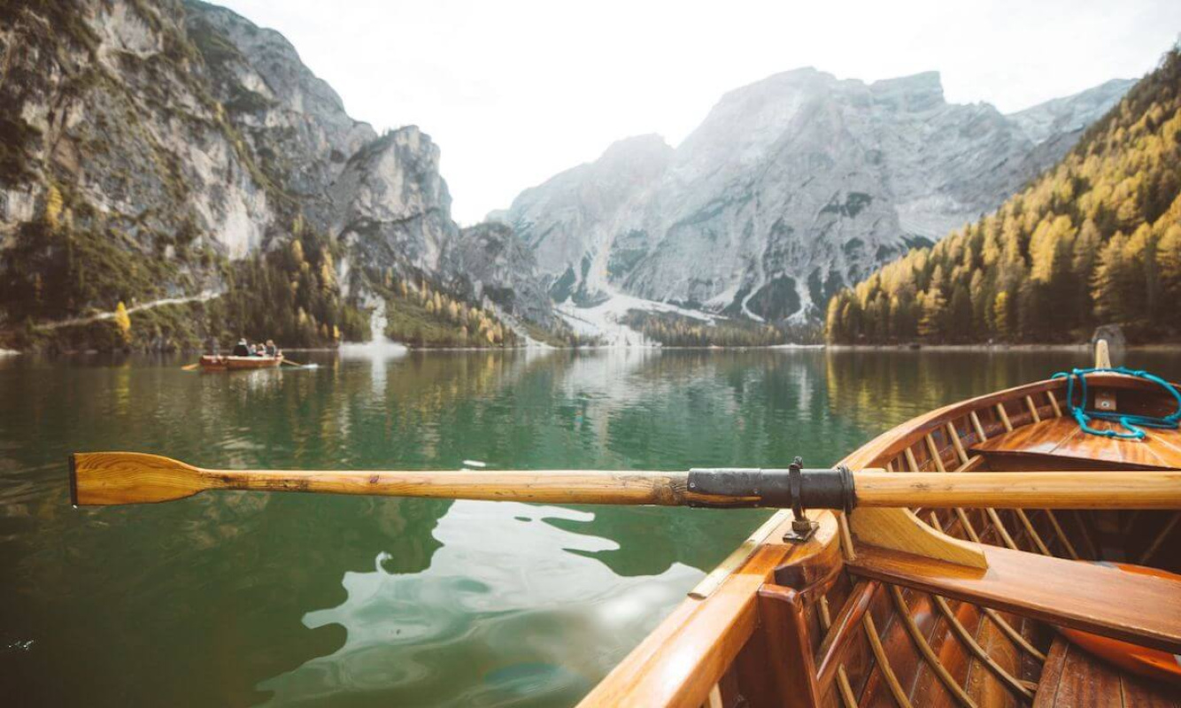 Der Pragser Wildsee in den Dolomiten Der Pragser Wildsee in den Dolomiten
