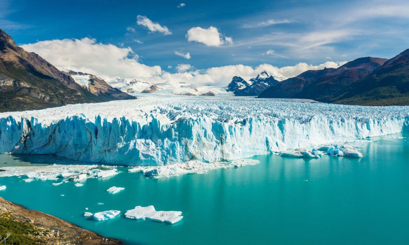 Reiseziele mit Bergen und Meer Reiseziele mit Bergen und Meer