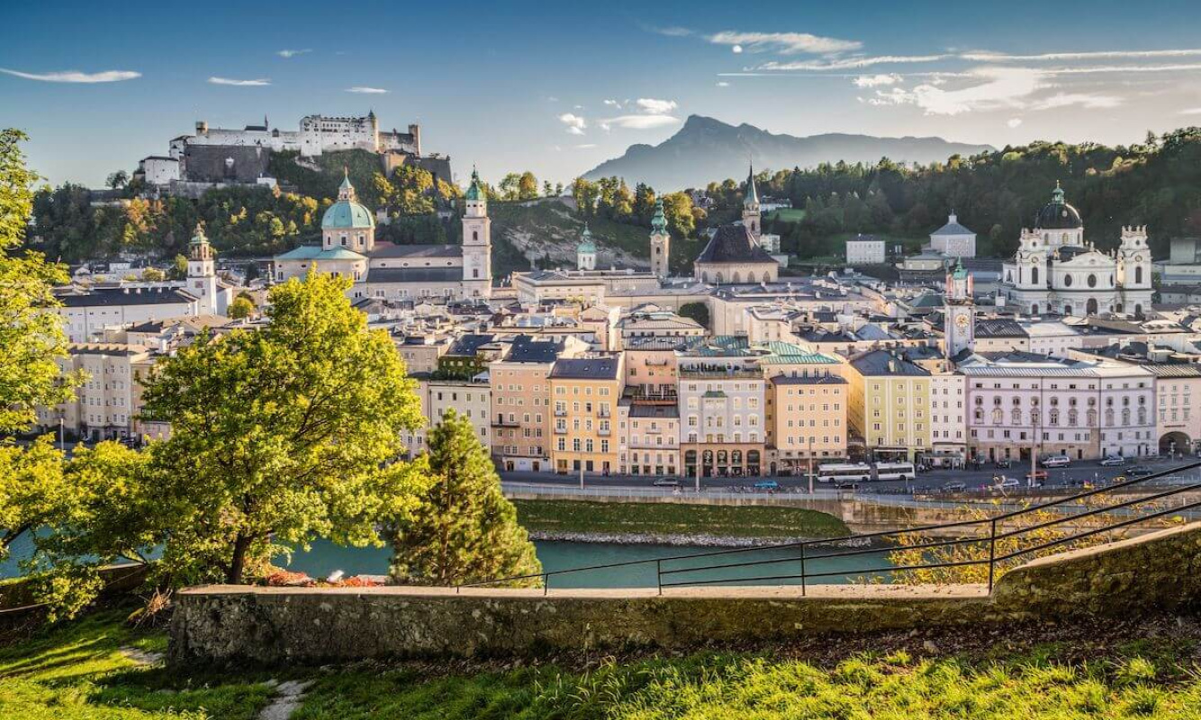 Salzburg - Die bezaubernde Stadt inmitten der Berge Salzburg - Die bezaubernde Stadt inmitten der Berge