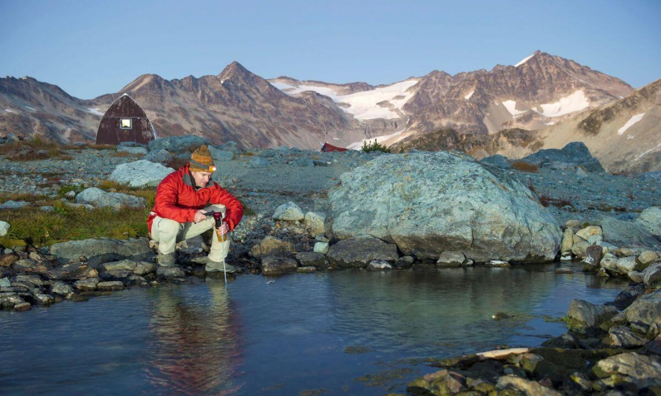 Stirnlampe für Bergtouren im Herbst Stirnlampe für Bergtouren im Herbst