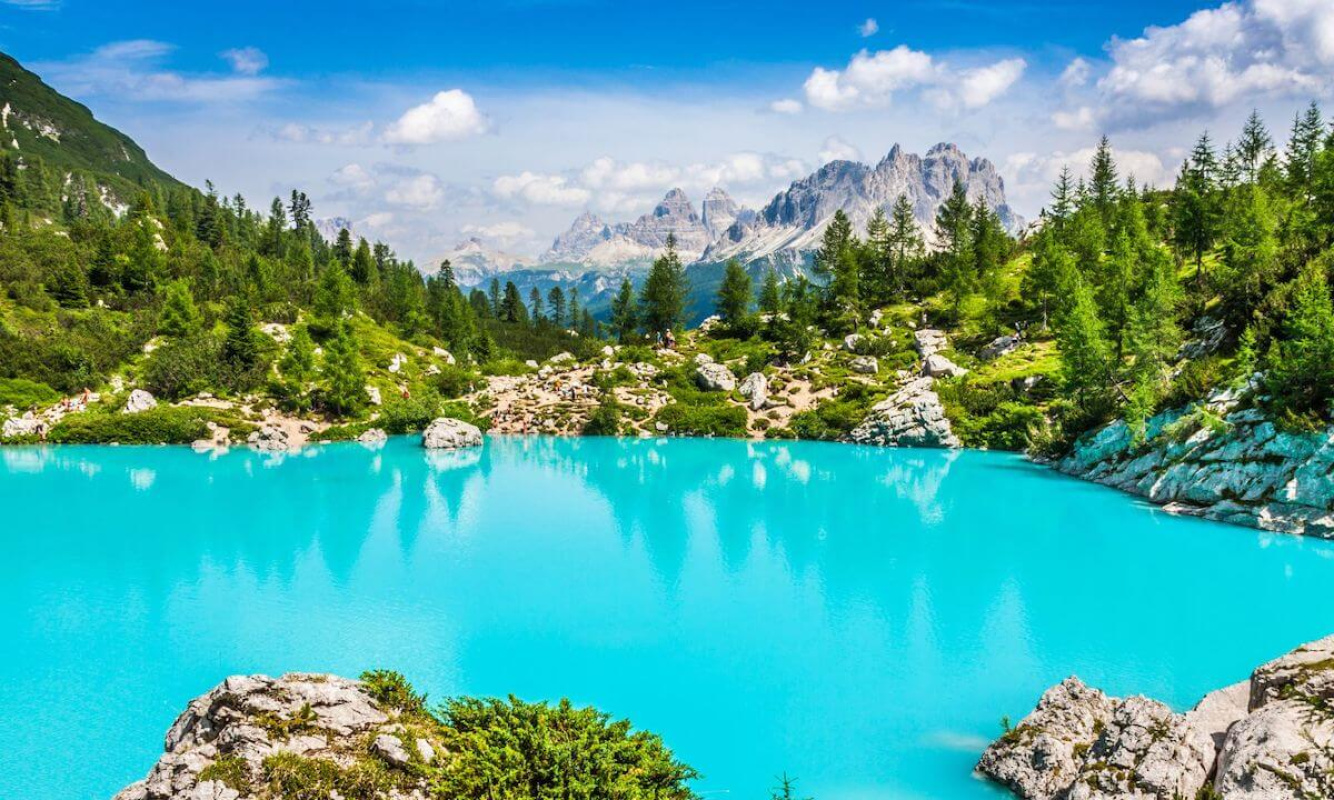 Das türkis schimmernde Juwel in den Dolomiten: Der Sorapis See Das türkis schimmernde Juwel in den Dolomiten: Der Sorapis See