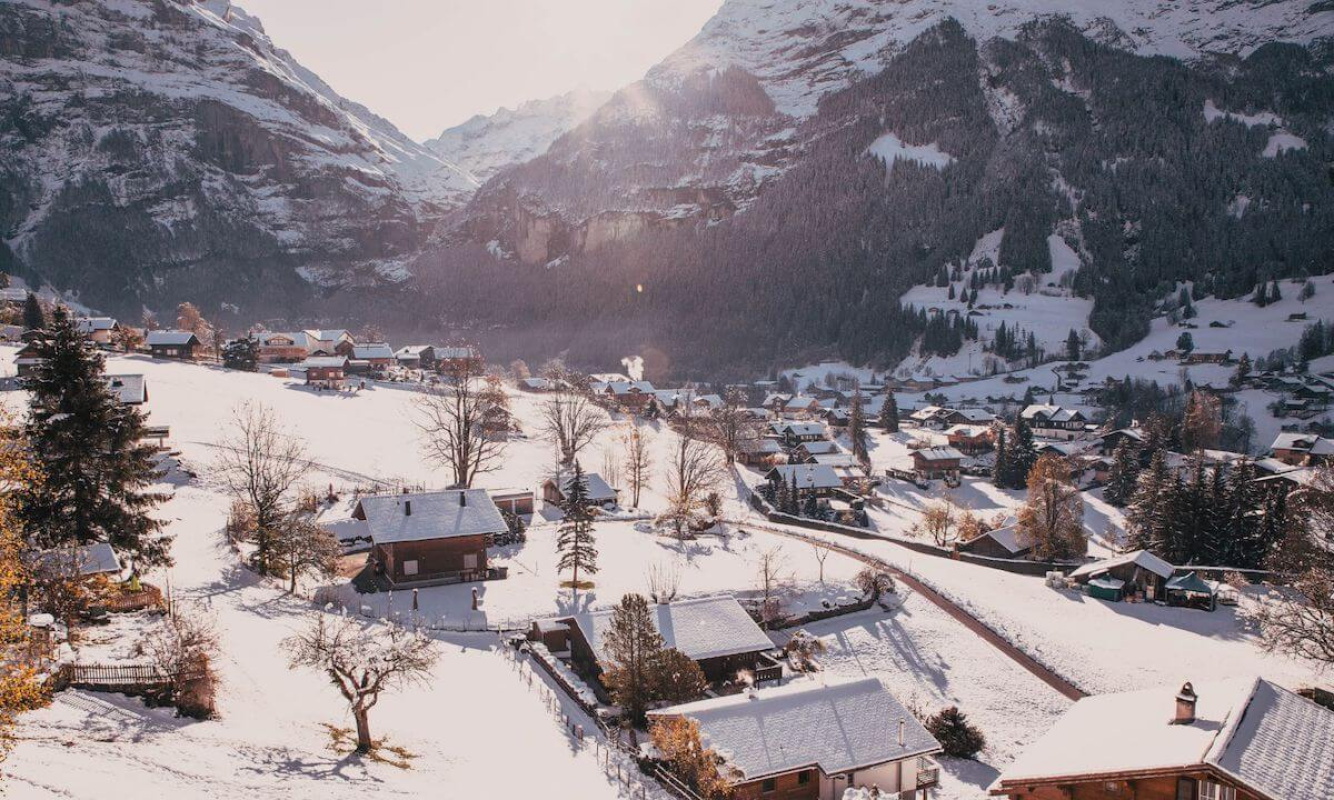 Wunderschöner Blick auf das tief verschneite Grindelwald Wunderschöner Blick auf das tief verschneite Grindelwald