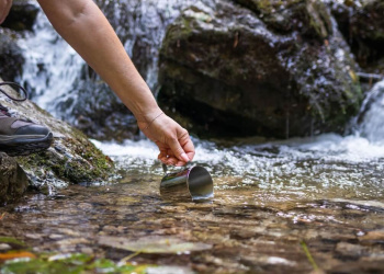 Kann ich Wasser aus dem Bergbach trinken?
