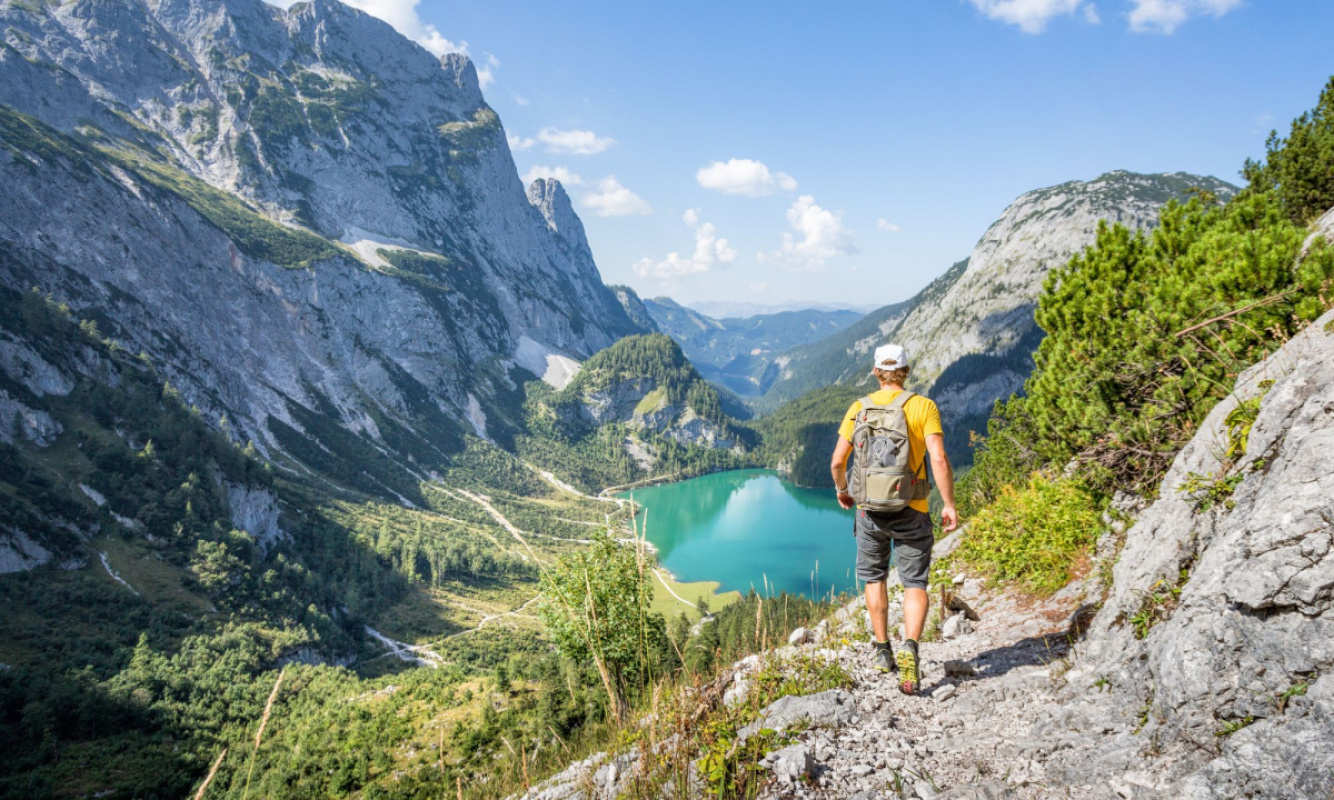 Kleidung für das Wandern im Sommer