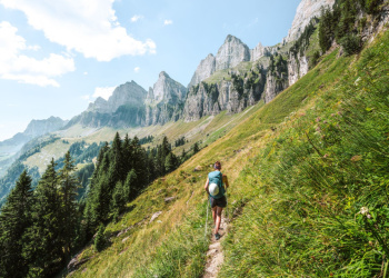 Kleidung beim Wandern im Sommer