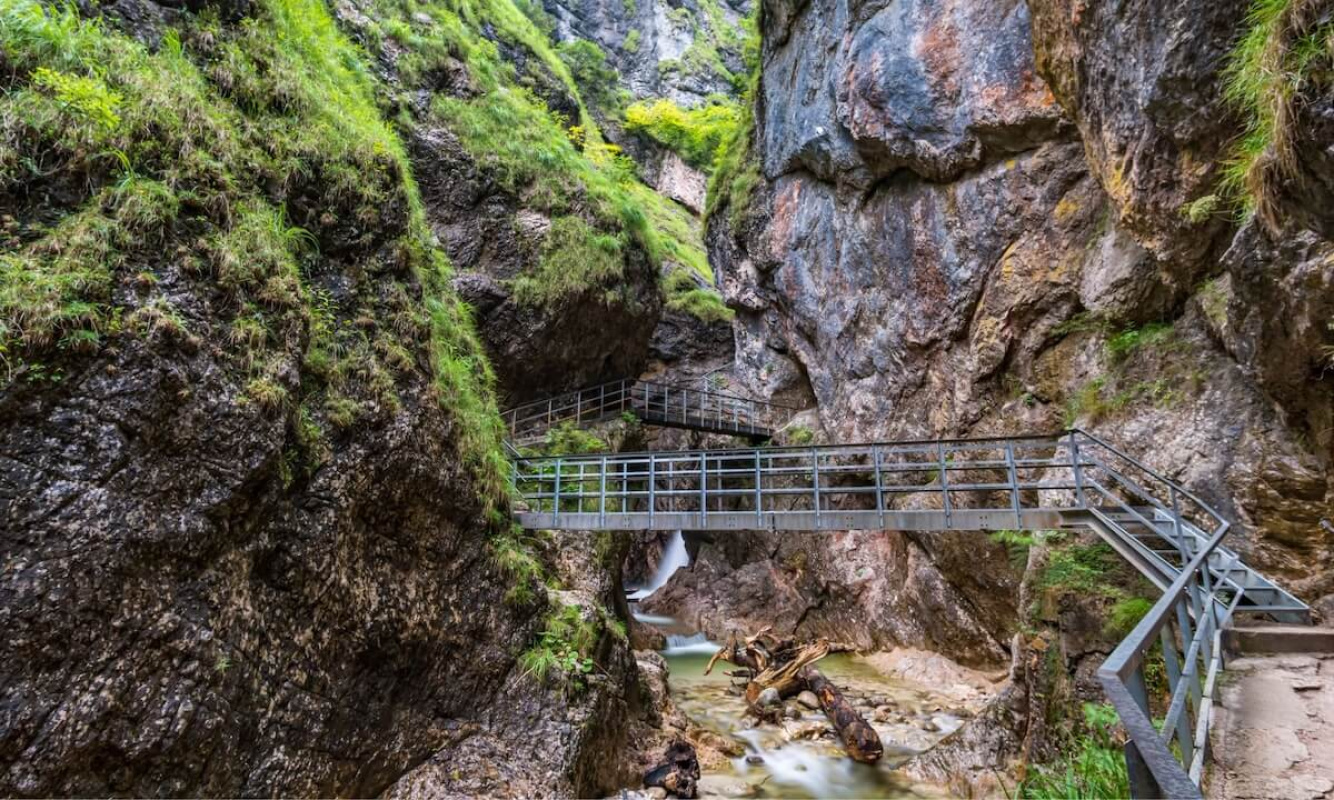 Wanderung durch die Almbachklamm Wanderung durch die Almbachklamm