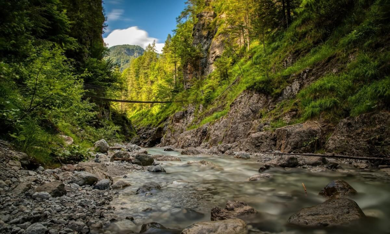 Wanderung durch die Grießbachklamm Wanderung durch die Grießbachklamm