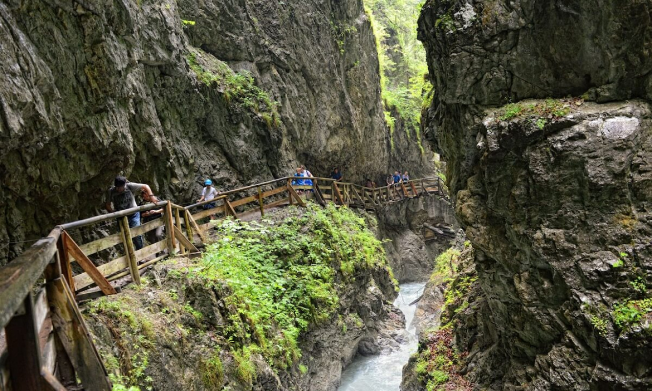 Wanderung durch die Wolfsklamm Wanderung durch die Wolfsklamm