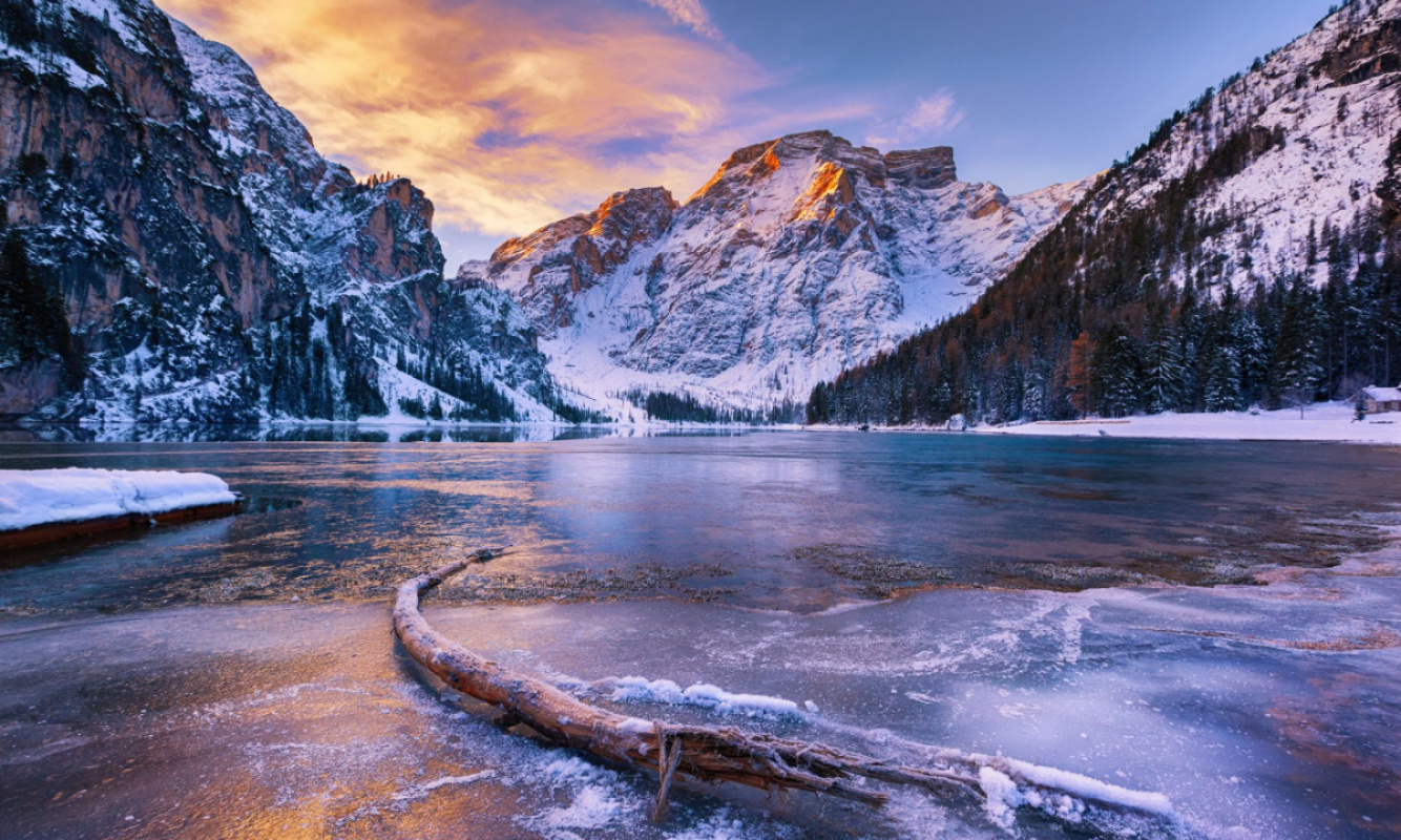 Lago di Braies im Winter