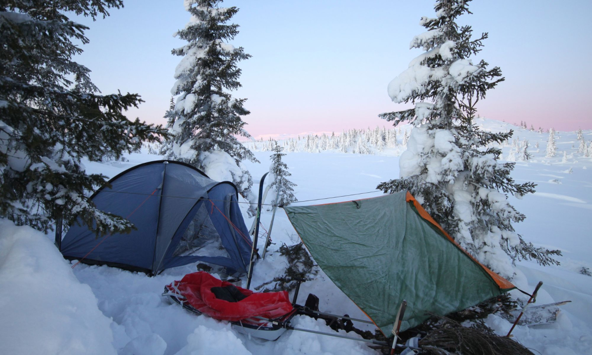 Zelt im Winter aufbauen