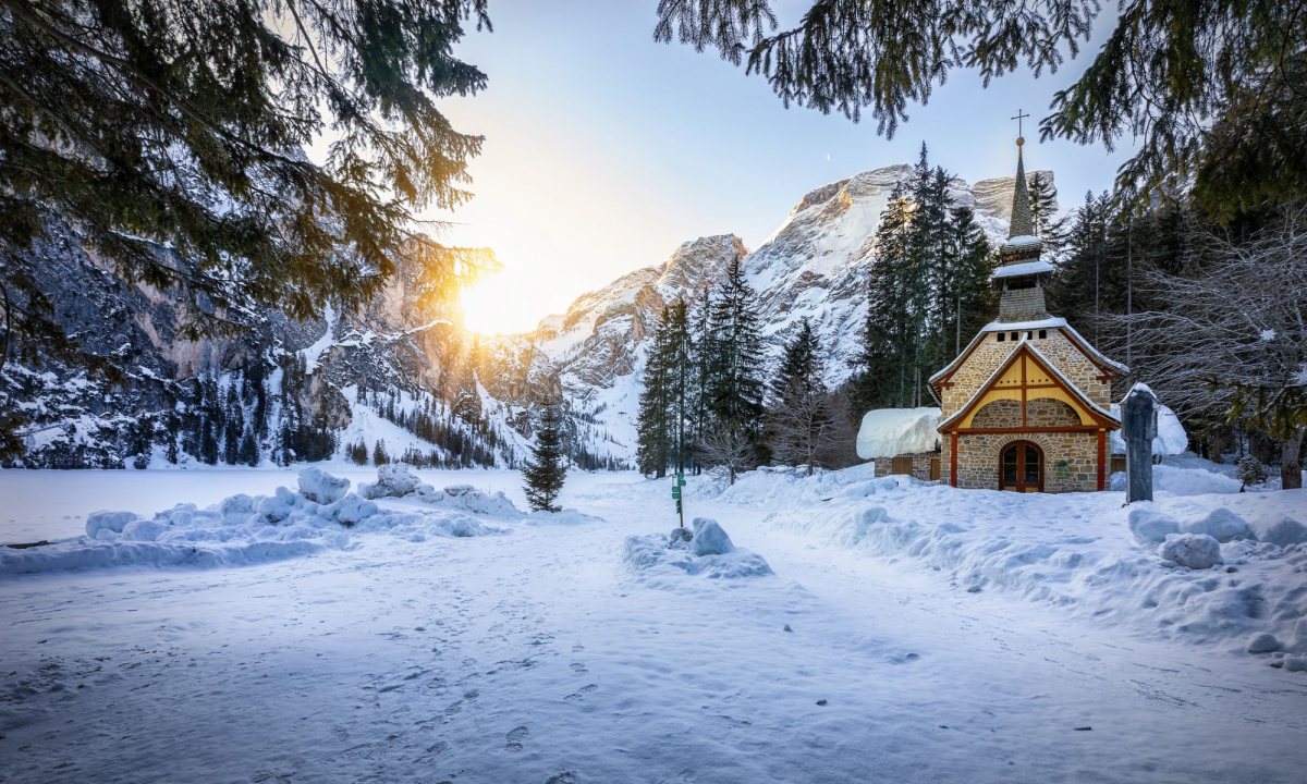 Der Rundweg am Pragser Wildsee im Winter