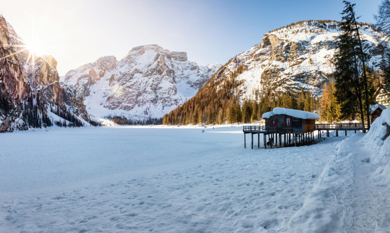 Der Pragser Wildsee im Winter
